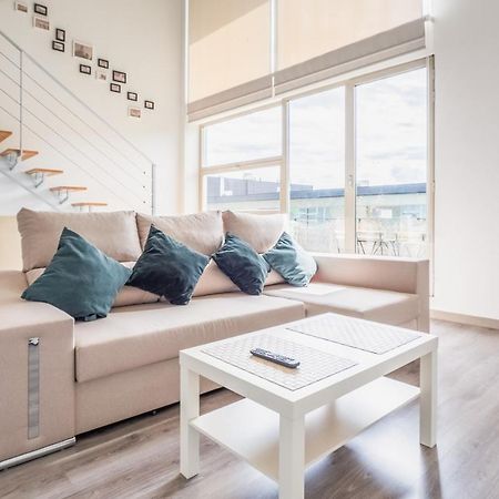 El Ventero Apartment - Elegante Apt Para 5 Con Terraza, Wi-Fi Y Aparcamiento En La Calle Camarma de Esteruelas Экстерьер фото