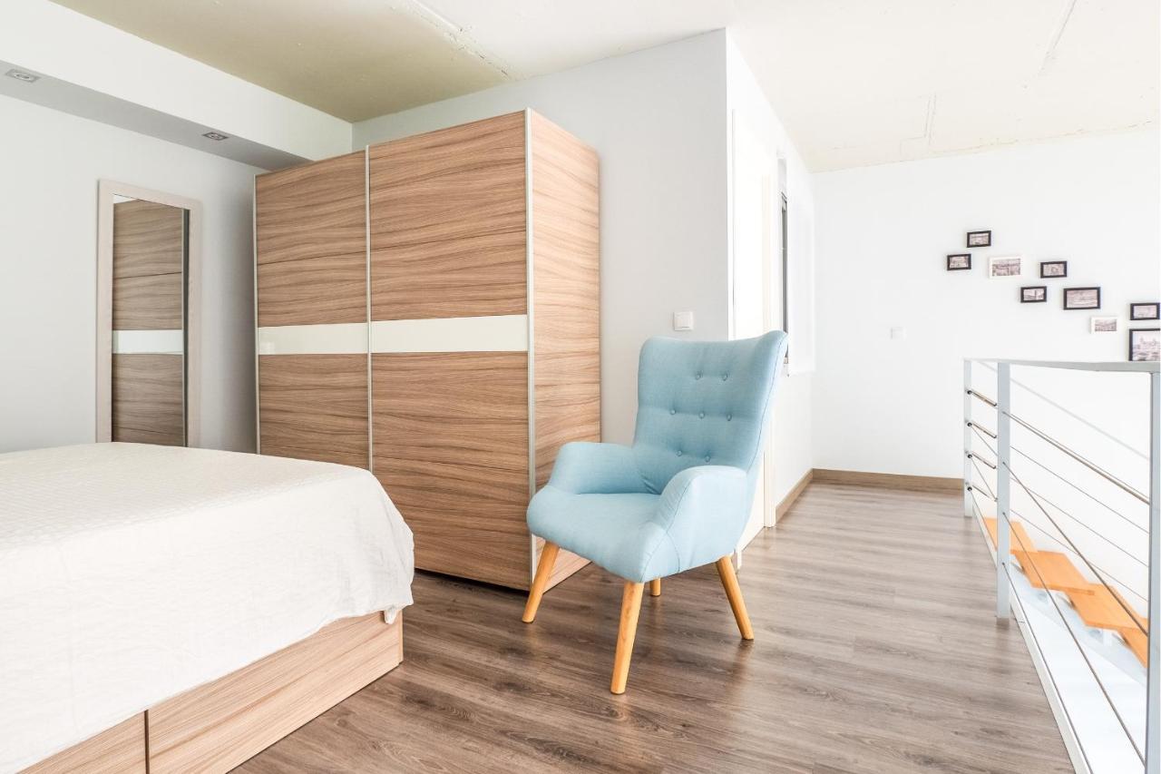 El Ventero Apartment - Elegante Apt Para 5 Con Terraza, Wi-Fi Y Aparcamiento En La Calle Camarma de Esteruelas Экстерьер фото